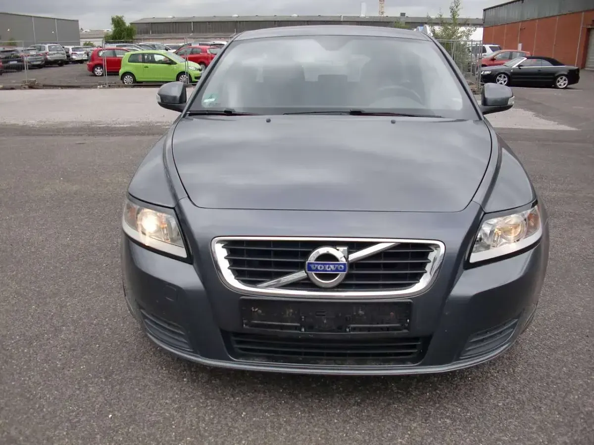 Gebraucht Volvo V50 Momentum 114 PS (83 kW) 2011 Grau Kombi