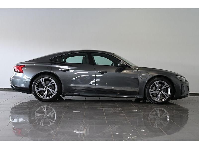Gebraucht Audi e-tron GT quattro 350 kW (476 PS) 2022 Grau daytonagrau metallic (metallic) Limousine
