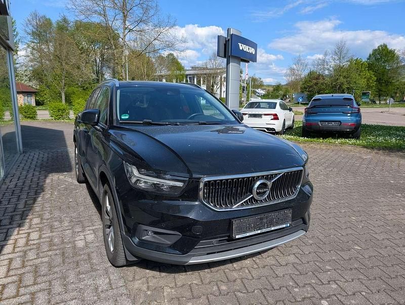 Gebraucht Volvo XC40 Momentum 150 PS (110 kW) 2020 Black solid "stone" SUV