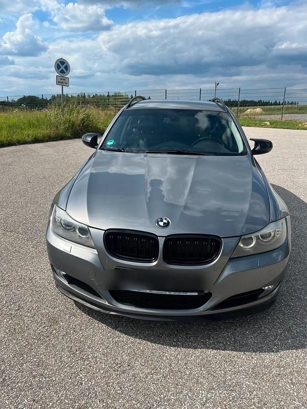 Gebraucht BMW 325 218 PS (160 kW) 2009 Grau Kombi