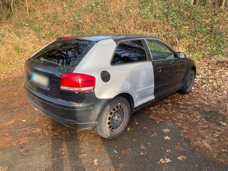 Second-hand Audi A3 Ambiente 116 CP (85 kW) 2004 Gri Hatchback