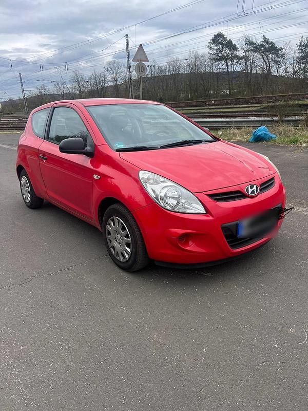 Gebraucht Hyundai i20 75 PS (55 kW) 2009 Rot Kleinwagen