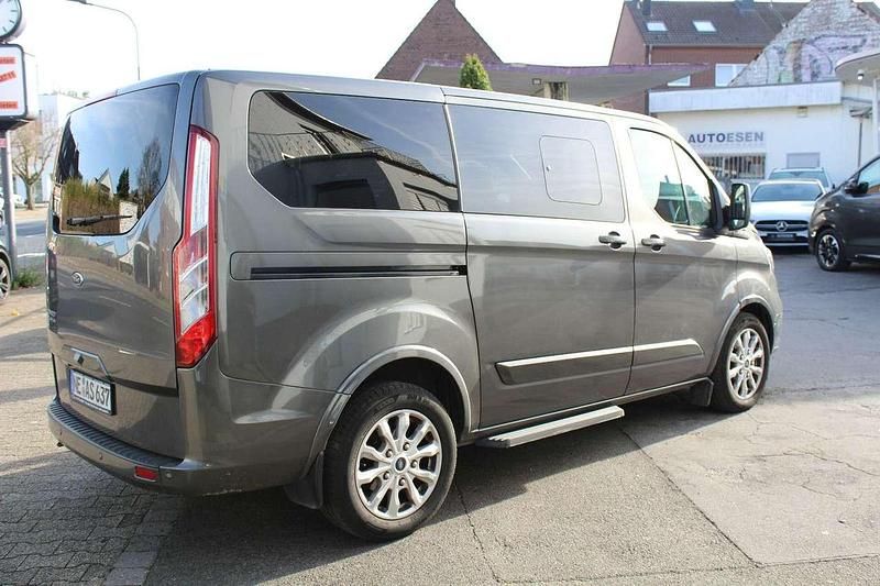 Gebraucht Ford Tourneo Titanium 131 PS (96 kW) 2020 Grau Van / Kleinbus