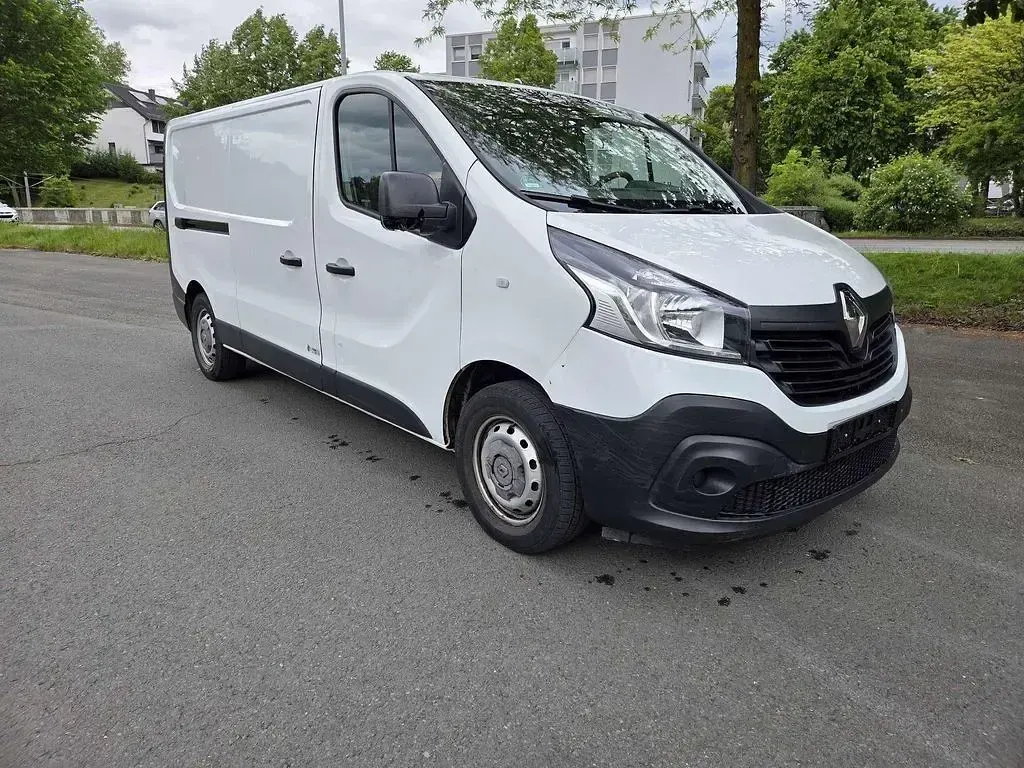 Gebraucht Renault Trafic Komfort 145 PS (106 kW) 2018 Weiß Van / Kleinbus