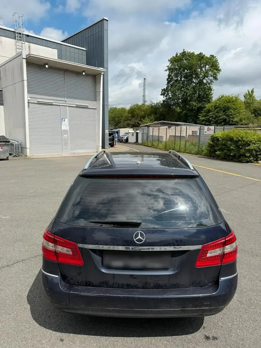 Gebraucht Mercedes E220 170 PS (125 kW) 2010 Blau Kombi