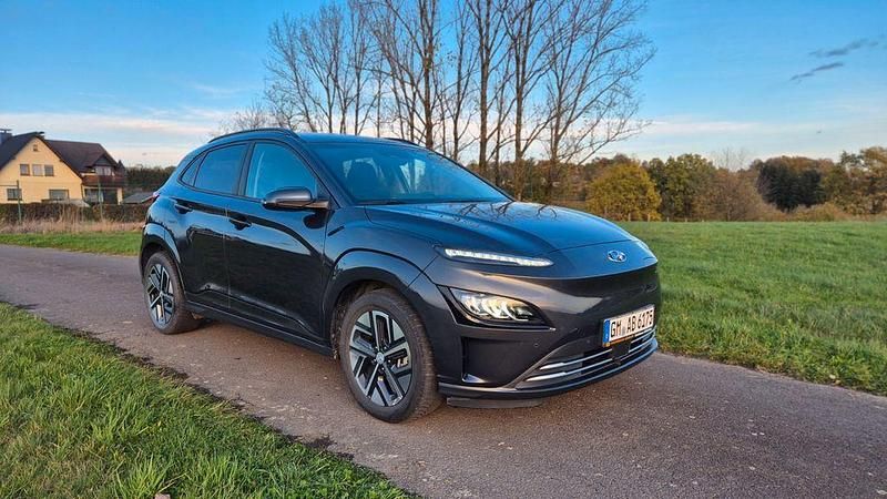 Grau Gebraucht 2022 Hyundai Kona Trend SUV | 22.000 € (Fairer Preis) - Bild 1/4