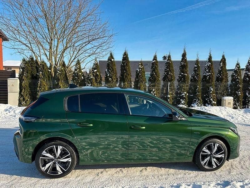 Lackierung olivgrün/typ aussen Gebraucht 2023 Peugeot 308 Allure Limousine | 23.990 € (Guter Preis) - Bild 1/4