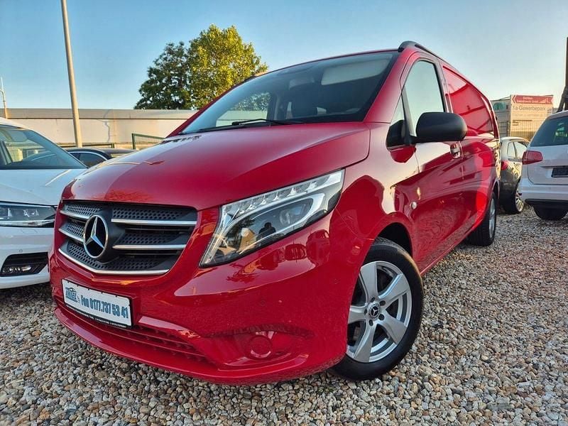Rot Gebraucht 2017 Mercedes Vito Van / Kleinbus | 18.990 € (Superpreis) - Bild 1/4