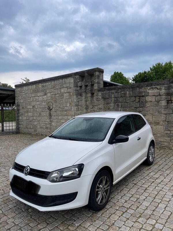 Weiß Gebraucht 2010 VW Polo Limousine | 3.300 € (Guter Preis) - Bild 1/4