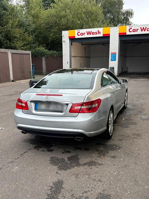 Silber Gebraucht 2009 Mercedes E350 Coupé | 16.000 € (Teuer) - Bild 1/4
