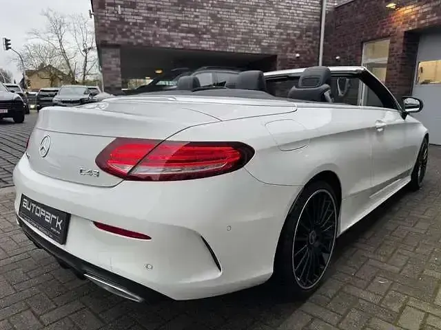 Gebraucht Mercedes C220 AMG line 194 PS (142 kW) 2019 Weiß Cabrio