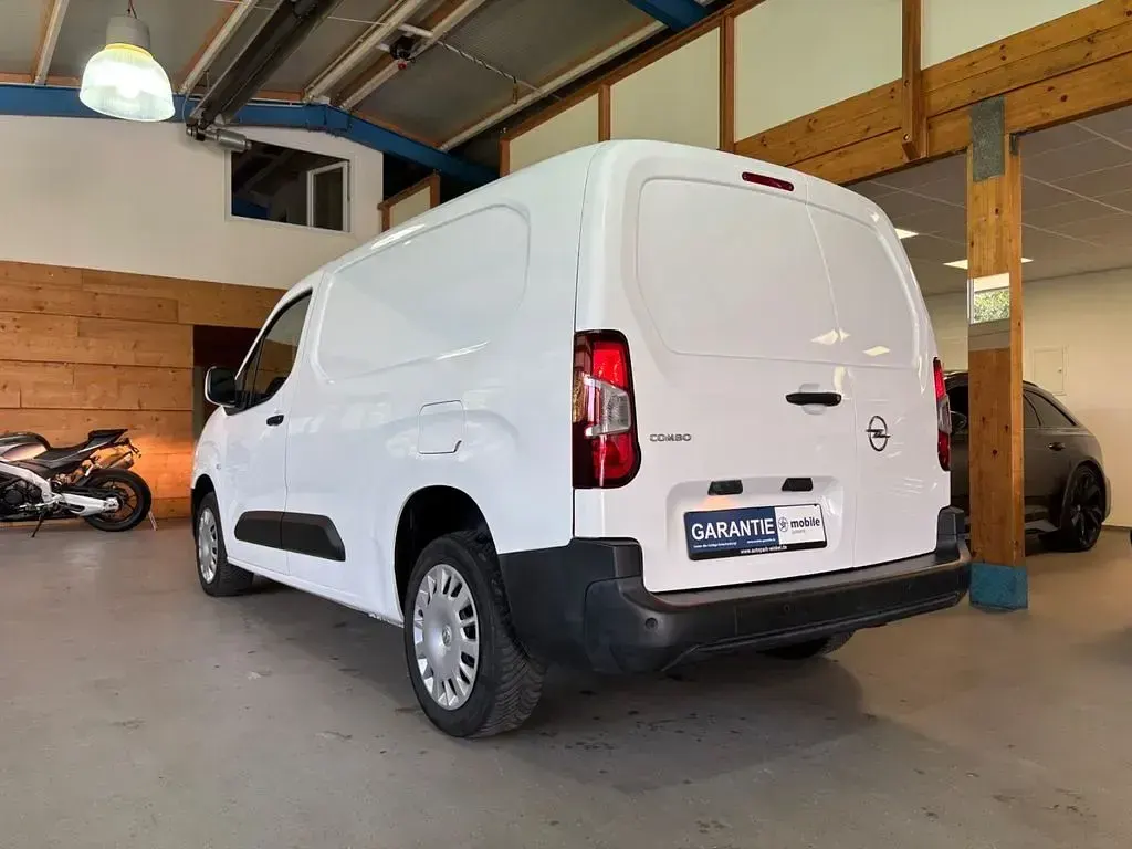 Gebraucht Opel Combo Edition 102 PS (75 kW) 2020 Weiß Van / Kleinbus