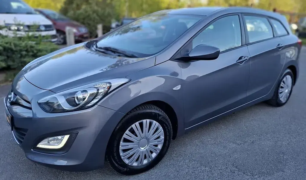 Gebraucht Hyundai i30 Style 135 PS (99 kW) 2015 Grau Kombi