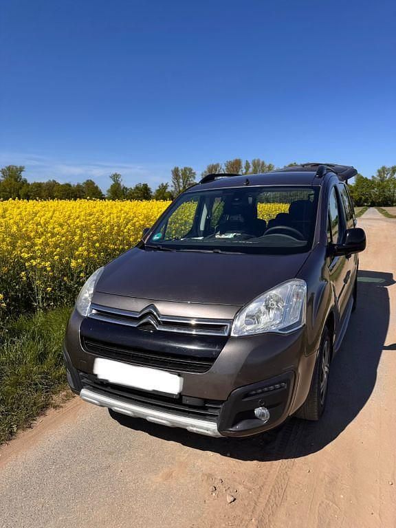 Gebraucht Citroën Berlingo SELECTION 99 PS (72 kW) 2015 Braun Van / Kleinbus