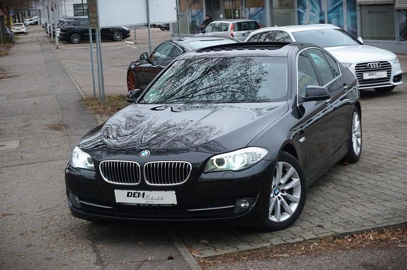 Schwarz Gebraucht 2011 BMW 525 Limousine | 8.990 € (Guter Preis) - Bild 1/4