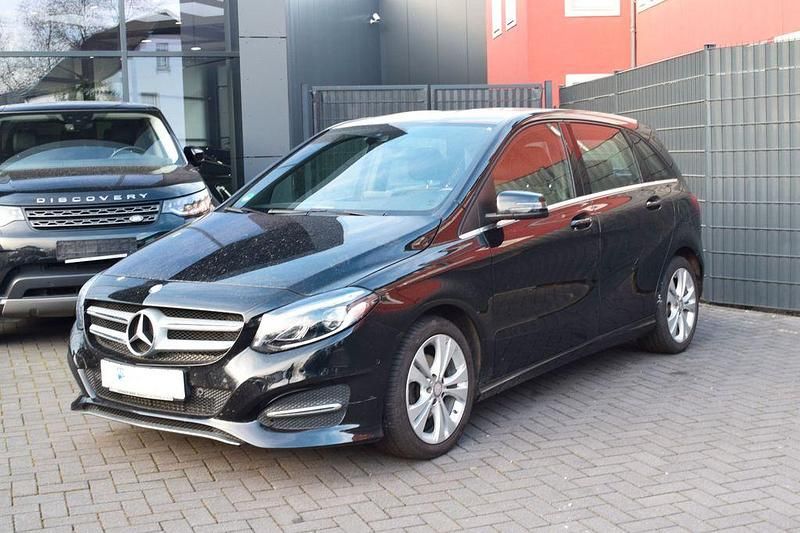Schwarz Gebraucht 2015 Mercedes B200 Van / Kleinbus | 15.899 € (Guter Preis) - Bild 1/3