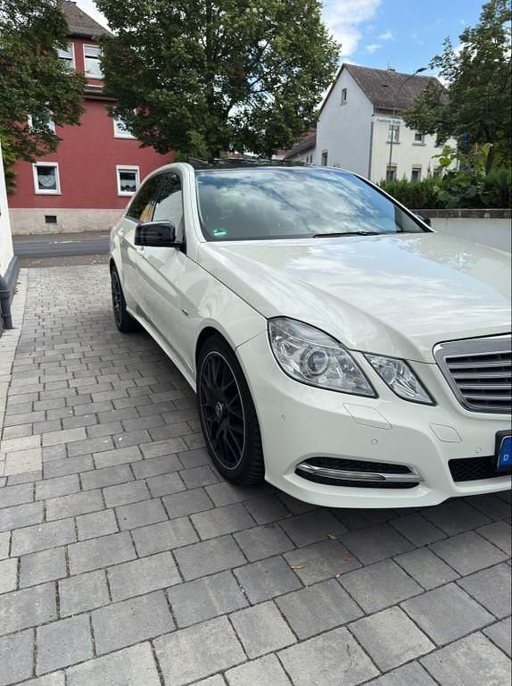Gebraucht Mercedes E200 Avantgarde 184 PS (135 kW) 2011 Weiß Limousine