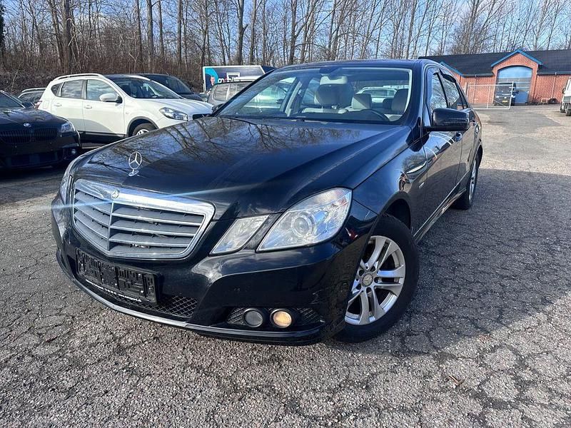 Gebraucht Mercedes E200 136 PS (100 kW) 2010 Schwarz Limousine