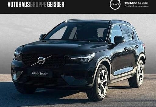 Neu Volvo XC40 Plus 163 PS (119 kW) 2025 Schwarz SUV
