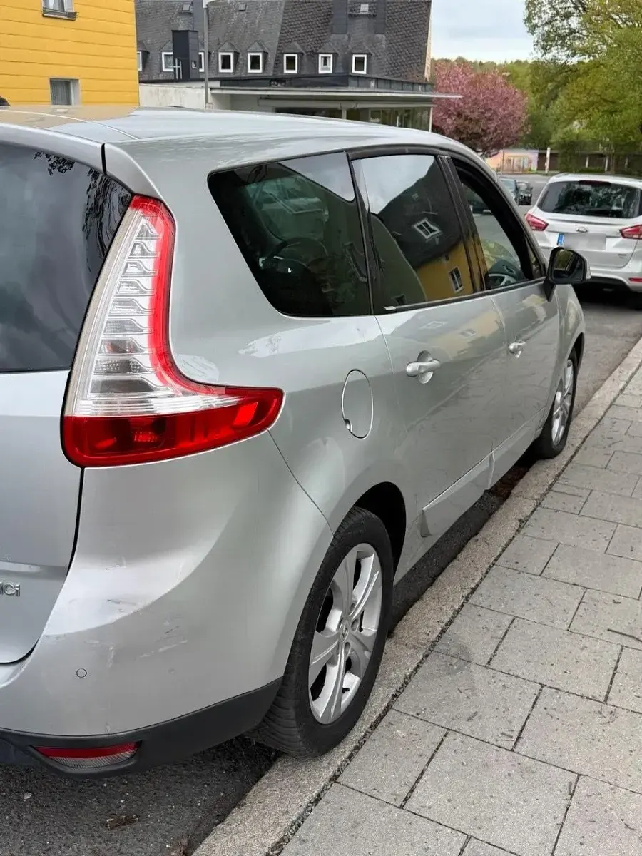 Gebraucht Renault Scenic E-Tech 160 PS (117 kW) 2010 Silber Van / Kleinbus