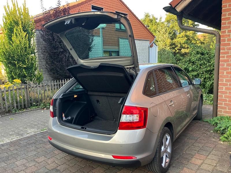 Gebraucht Skoda Rapid Elegance 104 PS (76 kW) 2014 Beige Kleinwagen