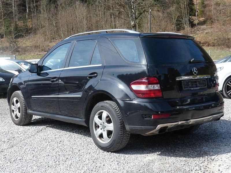 Gebraucht Mercedes ML280 Sport 190 PS (139 kW) 2009 Schwarz SUV
