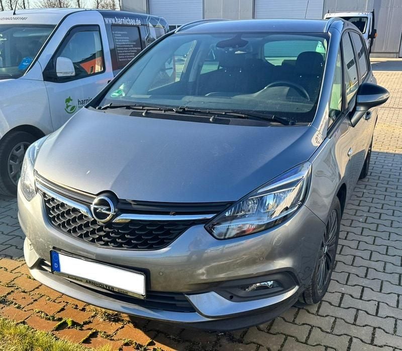 Grau Gebraucht 2019 Opel Zafira Tourer Van / Kleinbus | 13.000 € (Guter Preis) - Bild 1/4