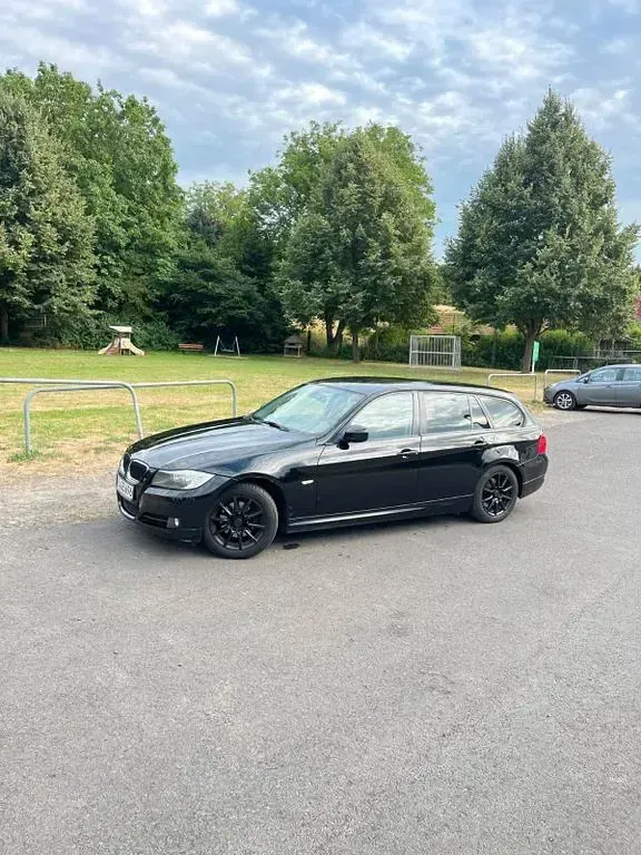Gebraucht BMW 318 143 PS (105 kW) 2009 Schwarz Kombi