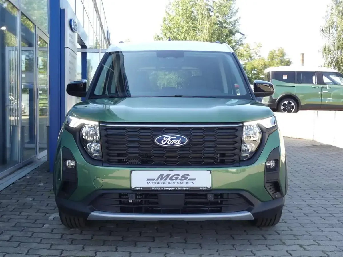 Gebraucht Ford Tourneo Courier Active 125 PS (91 kW) 2025 Bursting green Van / Kleinbus