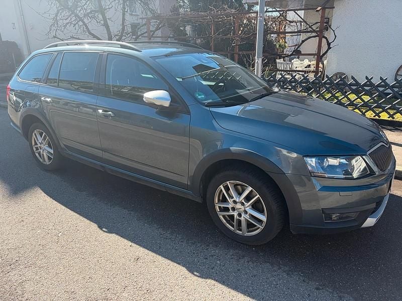 Usado Skoda Octavia 184 HP (135 kW) 2016 Cinzento Citadino