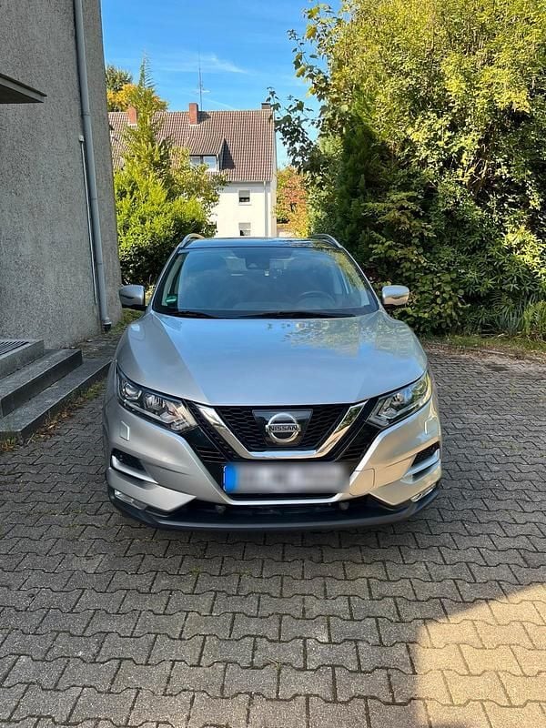 Silber Gebraucht 2018 Nissan Qashqai SUV | 16.300 € (Fairer Preis) - Bild 1/4