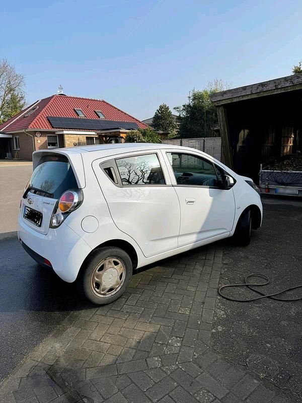 Gebraucht Chevrolet Spark 68 PS (50 kW) 2013 Weiß Kleinwagen