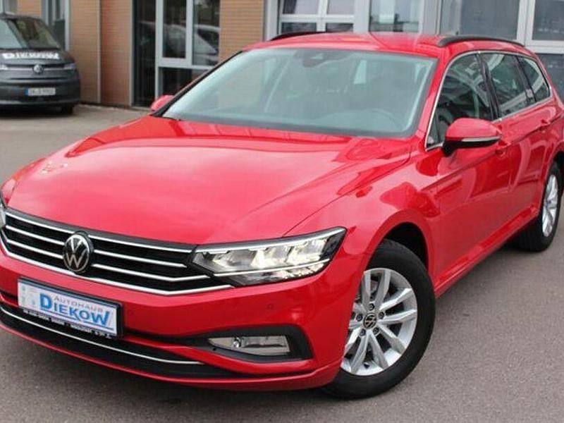 Gebraucht VW Passat Business 122 PS (89 kW) 2023 Rot Kombi