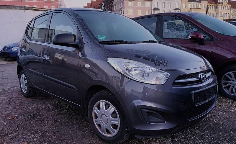 Gebraucht Hyundai i10 69 PS (50 kW) 2013 Grau Kleinwagen