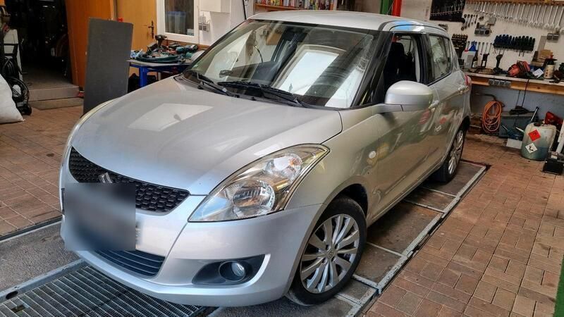 Silber Gebraucht 2012 Suzuki Swift Kleinwagen | 6.000 € (Etwas zu teuer) - Bild 1/4