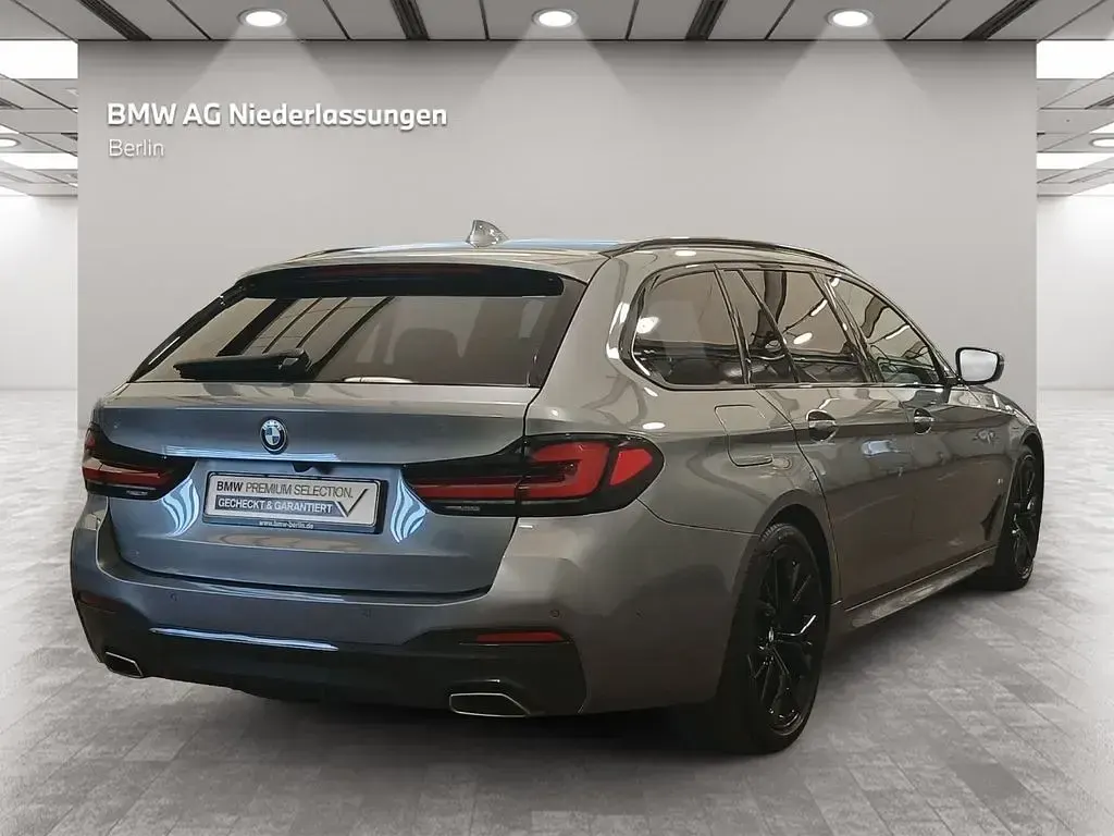 Gebraucht BMW 520 M Sport 190 PS (139 kW) 2023 Grau Kombi