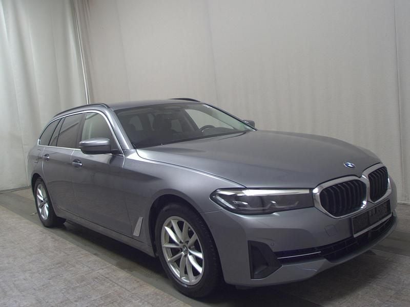 Gebraucht BMW 520 190 PS (139 kW) 2022 Grau Kombi
