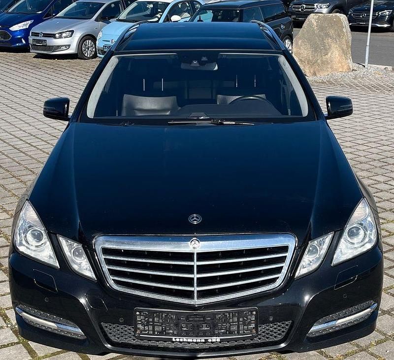 Gebraucht Mercedes E350 Night 265 PS (194 kW) 2010 Schwarz Limousine