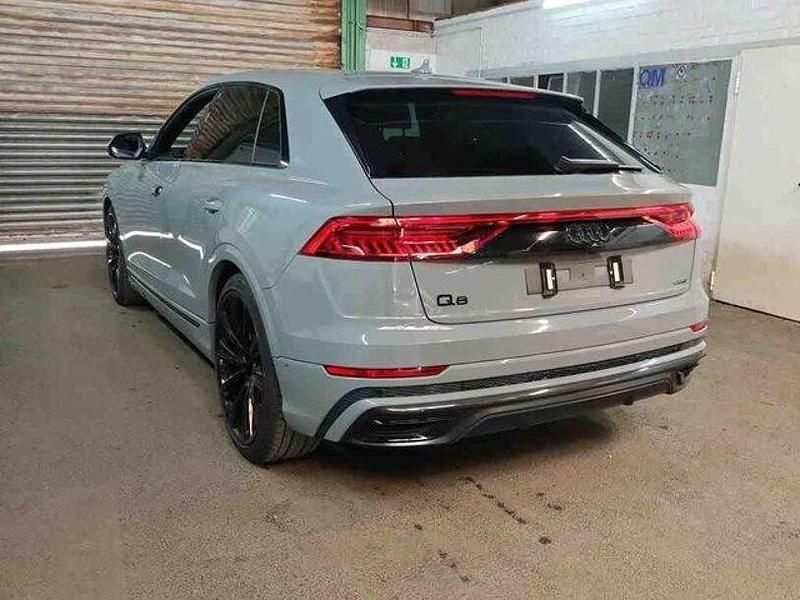 Gebraucht Audi Q8 S-Line 340 PS (250 kW) 2022 Nardograu SUV