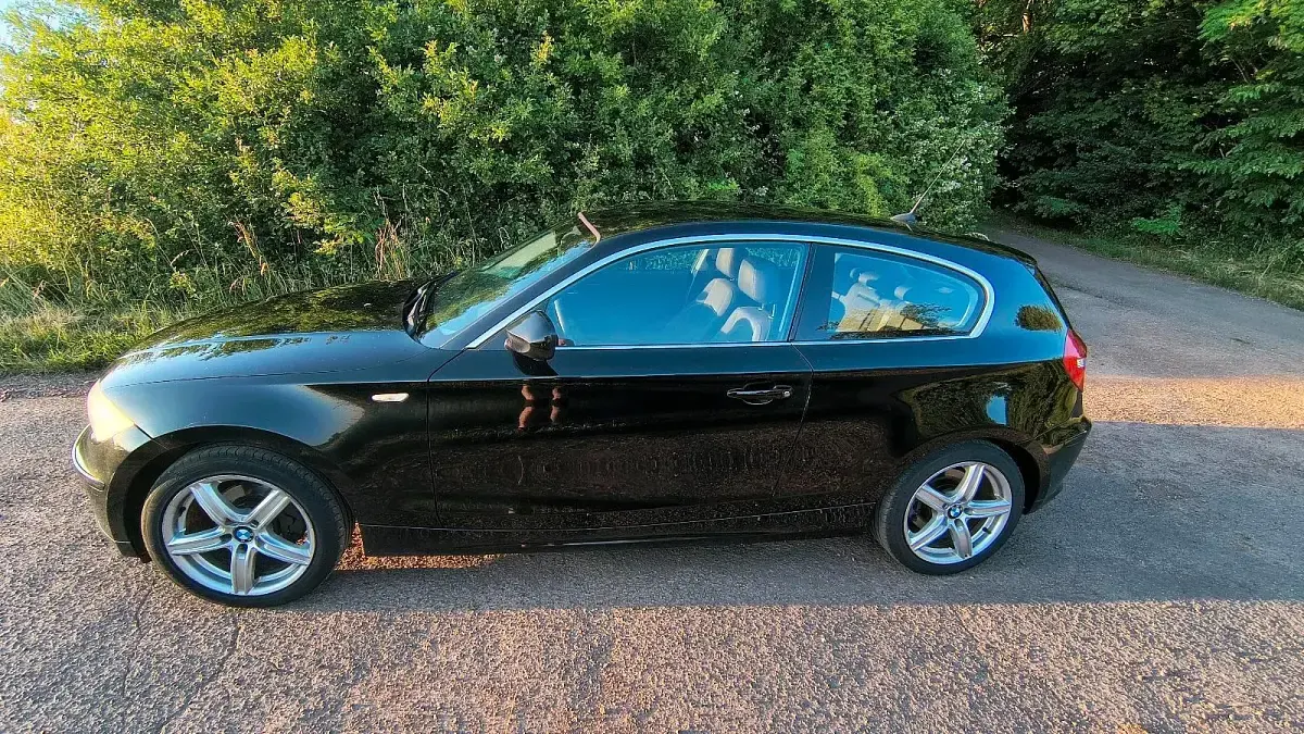 Gebraucht BMW 118 143 PS (105 kW) 2011 Schwarz Kleinwagen
