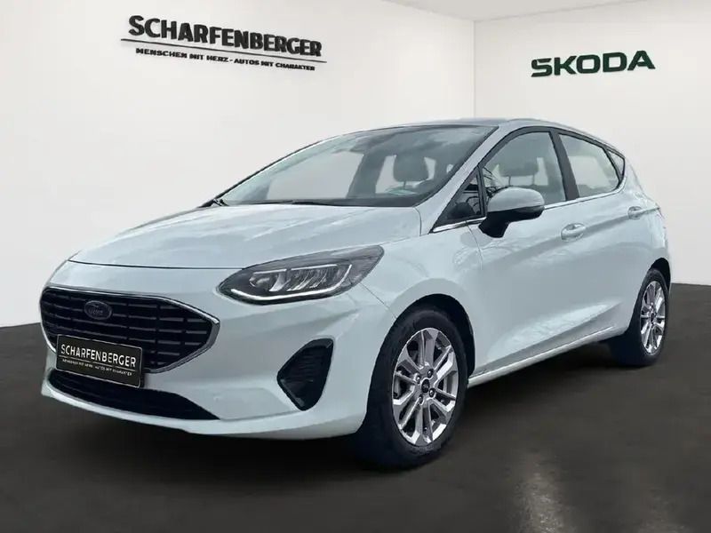 Weiß Gebraucht 2022 Ford Fiesta Titanium Kleinwagen | 17.350 € (Guter Preis) - Bild 1/4