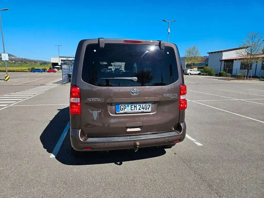 Gebraucht Toyota Proace 150 PS (110 kW) 2017 Braun Van / Kleinbus