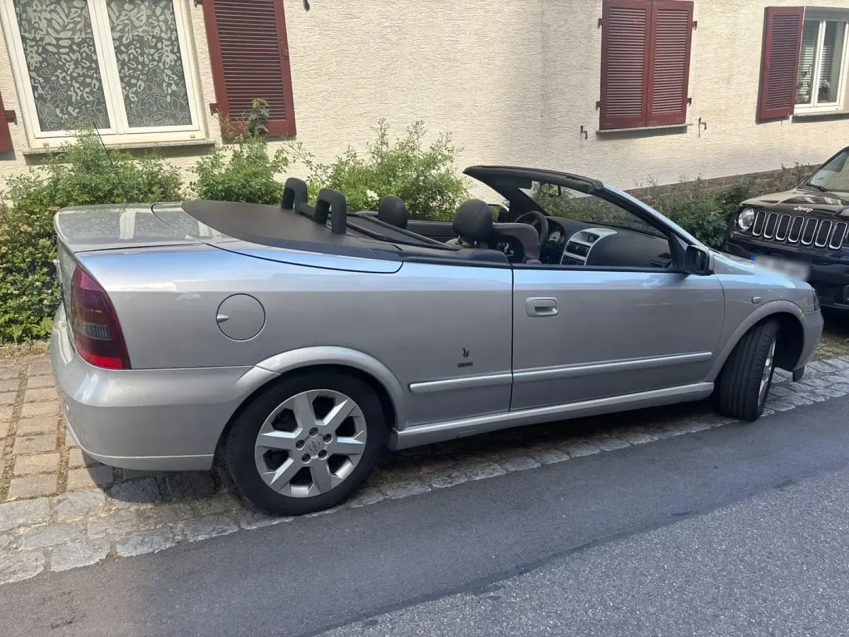 Gebraucht Opel Astra Edition 147 PS (108 kW) 2003 Silber Cabrio