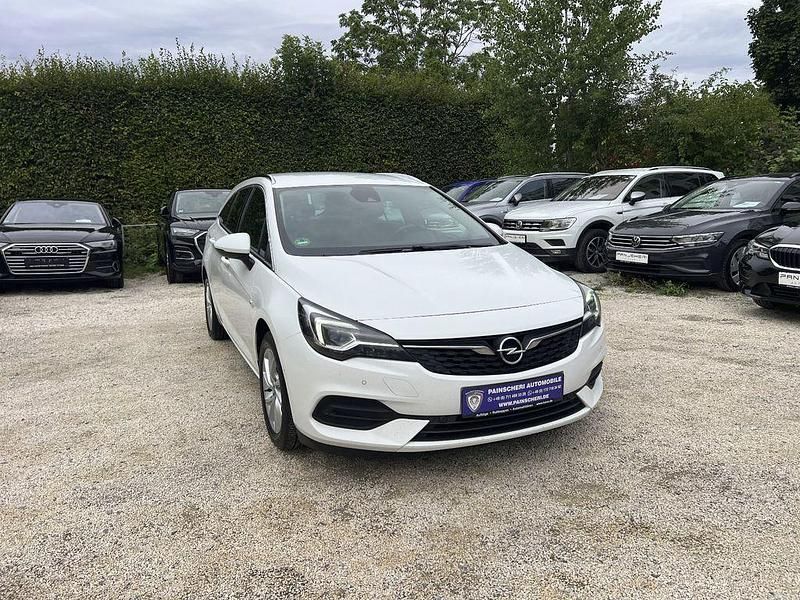 Schneeweiss/olympic Gebraucht 2020 Opel Astra Elegance Kombi | 9.479 € (Guter Preis) - Bild 1/4