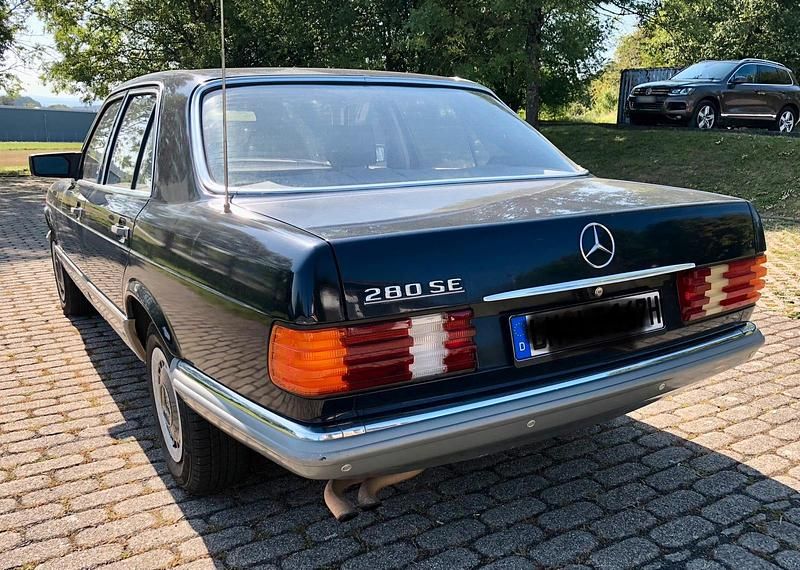 Brugt Mercedes E280 185 HK (136 kW) 1984 Blå Sedan