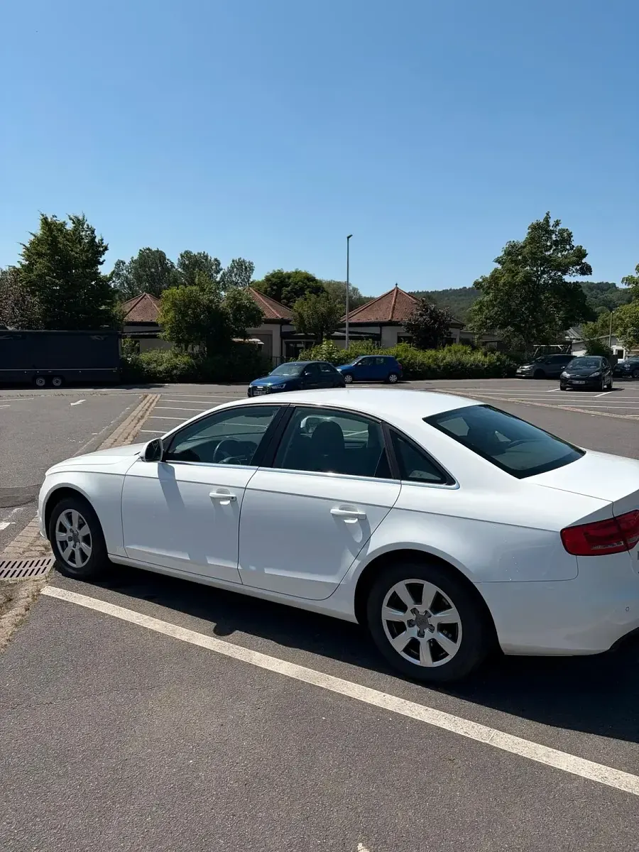 Gebraucht Audi A4 120 PS (88 kW) 2009 Weiß Limousine
