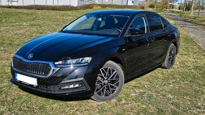 Schwarz Gebraucht 2022 Skoda Octavia Limousine | 21.600 € (Superpreis) - Bild 1/4