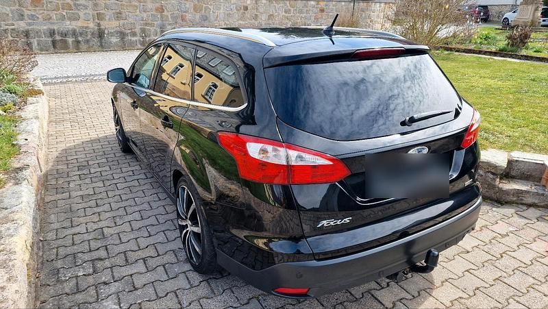 Używany Ford Focus Titanium 150 KM (110 kW) 2011 Czarny Kombi