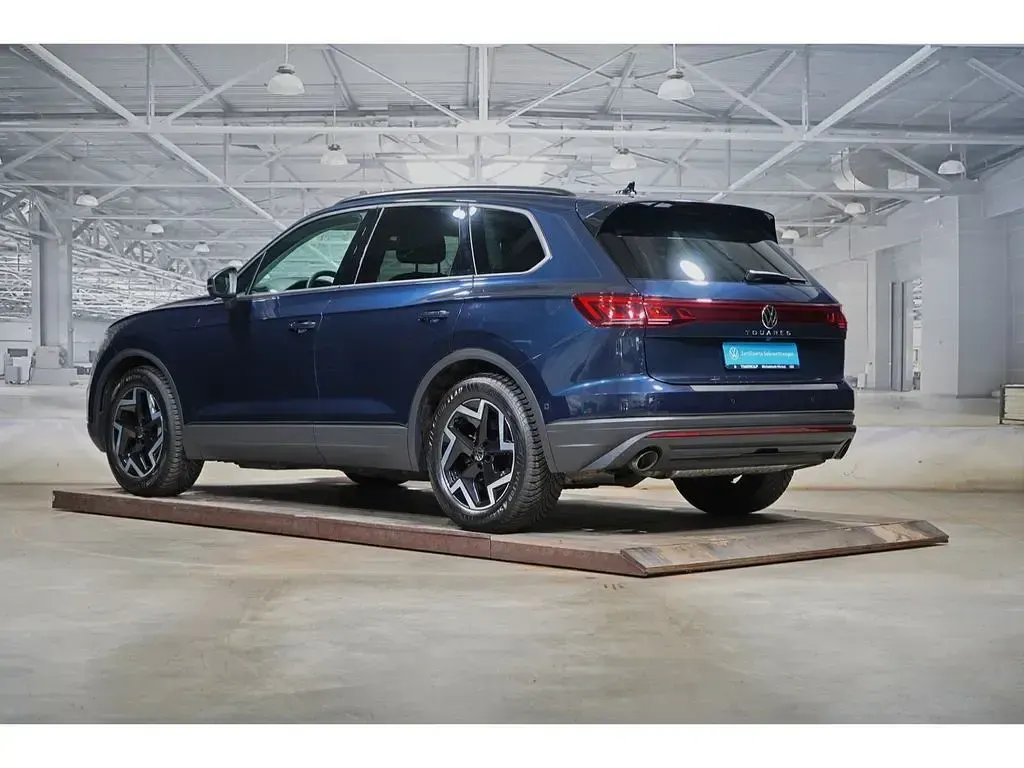 Gebraucht VW Touareg Basis 231 PS (169 kW) 2025 Meloe blue kristalleffekt SUV