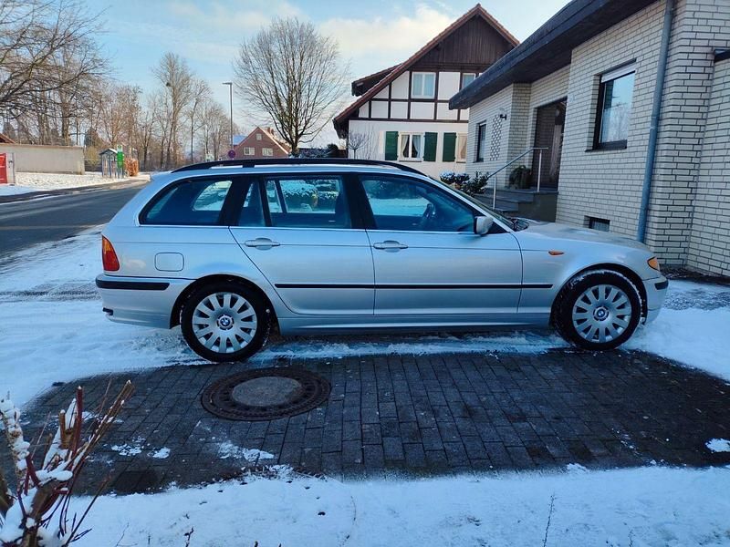 Gebraucht BMW 320 170 PS (125 kW) 2003 Silber Kombi